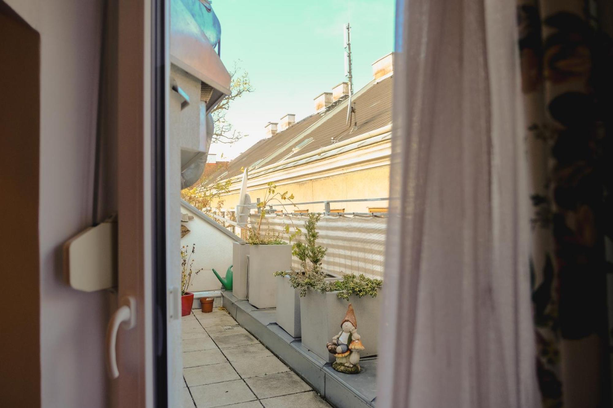 Terrace Apartment Near Volksoper And City Centre Виена Екстериор снимка