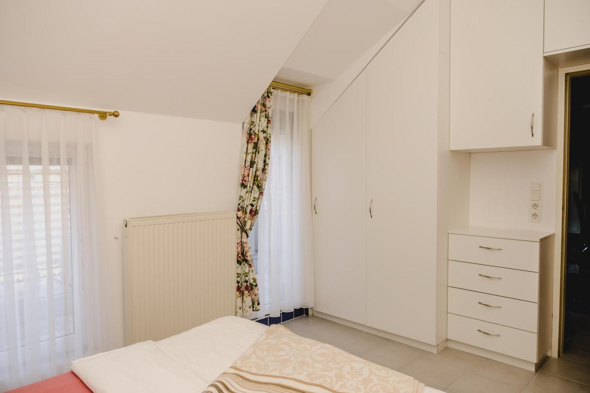Terrace Apartment Near Volksoper And City Centre Виена Екстериор снимка